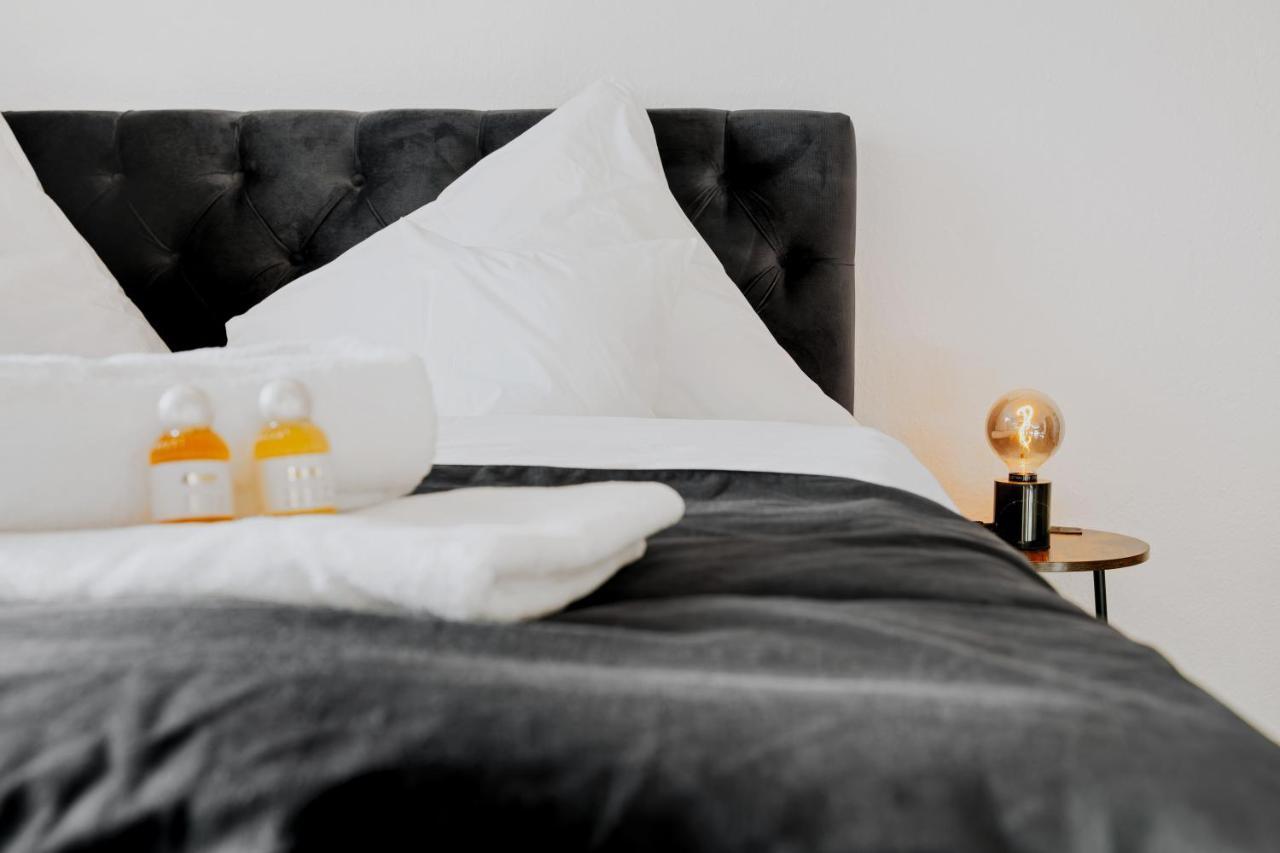 Blissplace 3 Zi Premium Apartment Nahe Getec Arena Mit Kingsize Betten Und Balkon Magdeburg Dış mekan fotoğraf