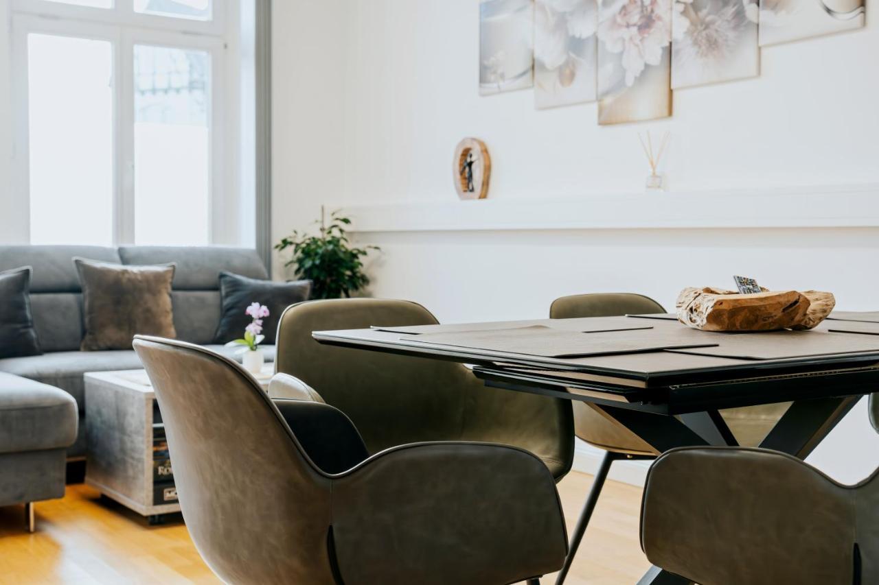 Blissplace 3 Zi Premium Apartment Nahe Getec Arena Mit Kingsize Betten Und Balkon Magdeburg Dış mekan fotoğraf