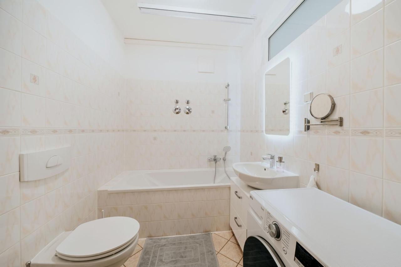 Blissplace 3 Zi Premium Apartment Nahe Getec Arena Mit Kingsize Betten Und Balkon Magdeburg Dış mekan fotoğraf